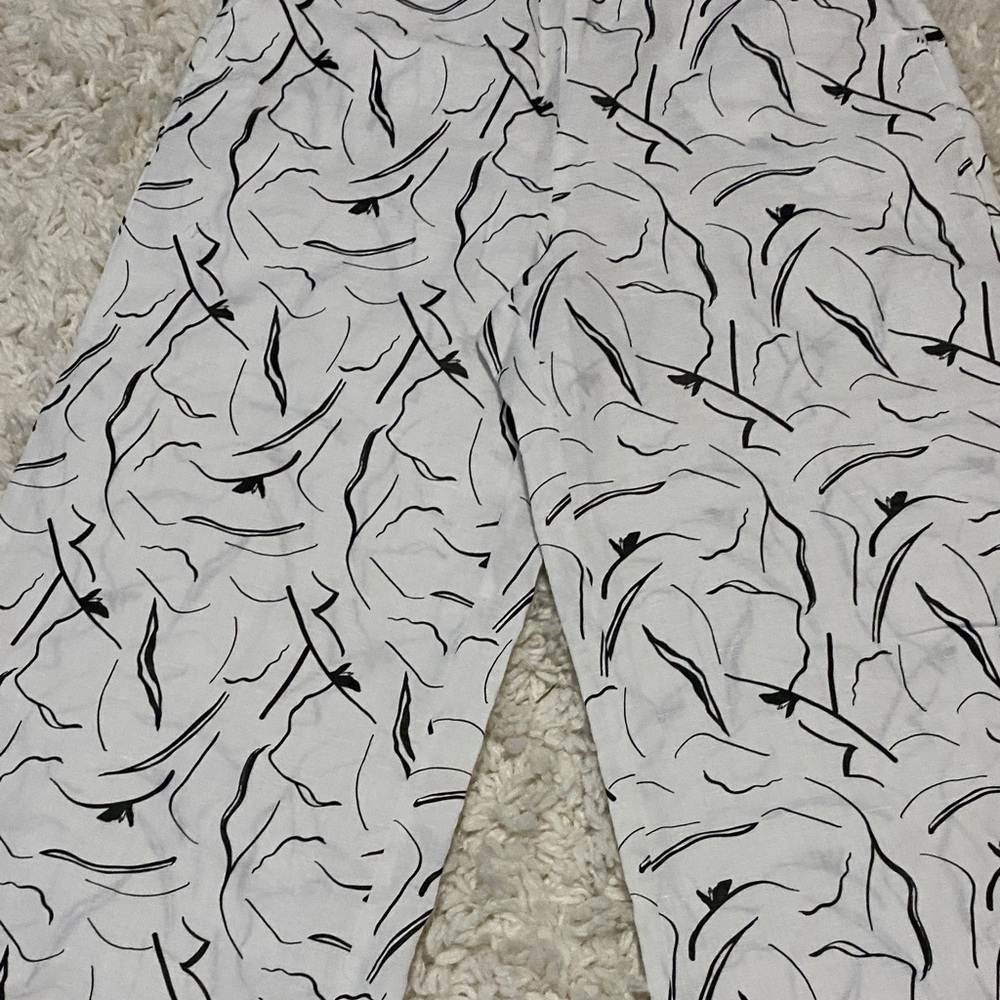 Little lies size small womens Abstract Black and White flare bottom Pants NWOT - Picture 8 of 16
